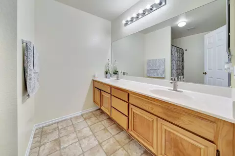 Bath - 1739 Michael Dr, Lancaster, CA 93535 photo 3 of 4