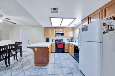 Kitchen - 1739 Michael Dr, Lancaster, CA 93535 photo 5 of 6