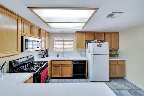 Kitchen - 1739 Michael Dr, Lancaster, CA 93535 photo 4 of 6