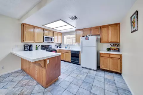 Kitchen - 1739 Michael Dr, Lancaster, CA 93535 photo 2 of 6