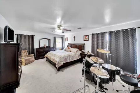 Bedroom - 1739 Michael Dr, Lancaster, CA 93535 photo 5 of 8