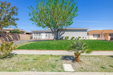 38915 Foxholm Dr, Palmdale, CA 93551