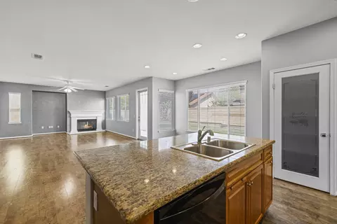 Kitchen - 44464 37th St W, Lancaster, CA 93536 photo 7 of 8