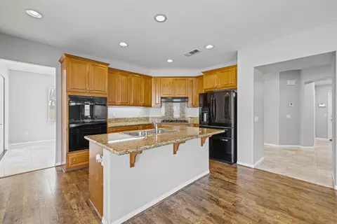 Kitchen - 44464 37th St W, Lancaster, CA 93536 photo 2 of 8