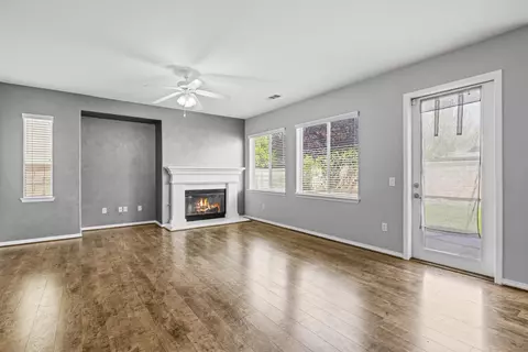 Living - 44464 37th St W, Lancaster, CA 93536 photo 3 of 5