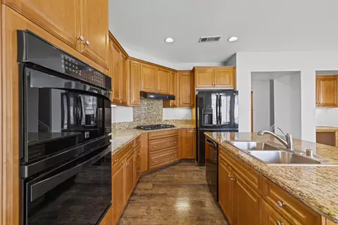 Kitchen - 44464 37th St W, Lancaster, CA 93536 photo 3 of 8