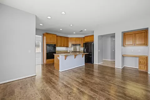 Kitchen - 44464 37th St W, Lancaster, CA 93536 photo 8 of 8