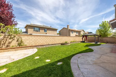 Exterior - 44464 37th St W, Lancaster, CA 93536 photo 4 of 6