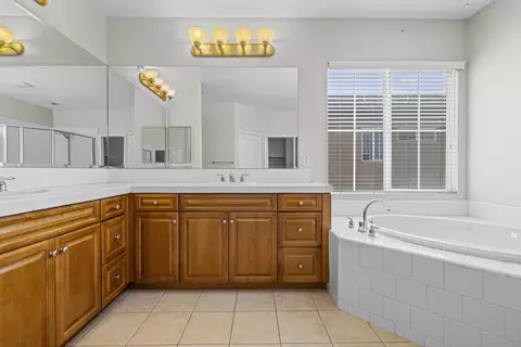 Bath - 44464 37th St W, Lancaster, CA 93536 photo 4 of 7