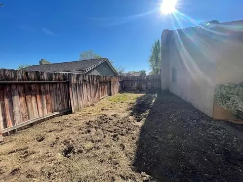 Exterior - 43941 Estrella Ln, Lancaster, CA 93535 photo 5 of 6