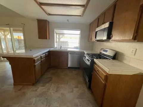 Kitchen - 43941 Estrella Ln, Lancaster, CA 93535 photo 1 of 2
