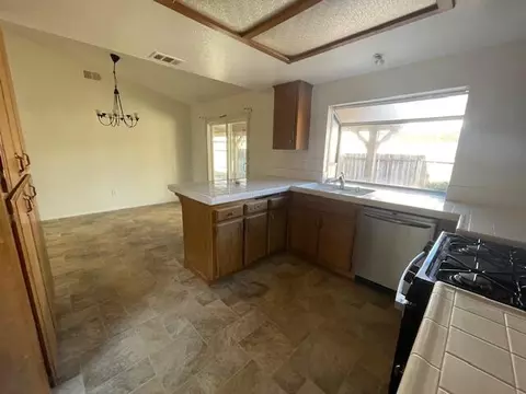 Kitchen - 43941 Estrella Ln, Lancaster, CA 93535 photo 2 of 2