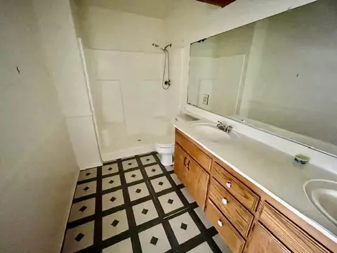 Bath - 43941 Estrella Ln, Lancaster, CA 93535 photo 2 of 2