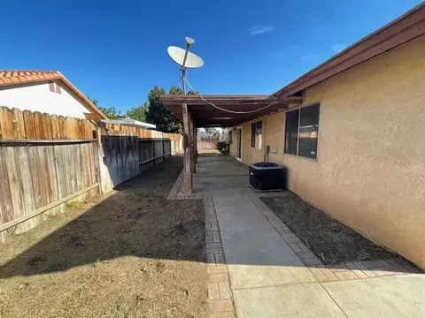 Exterior - 43941 Estrella Ln, Lancaster, CA 93535 photo 4 of 6