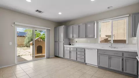 Exterior - 37329 Robin Ln, Palmdale, CA 93550 photo 4 of 10
