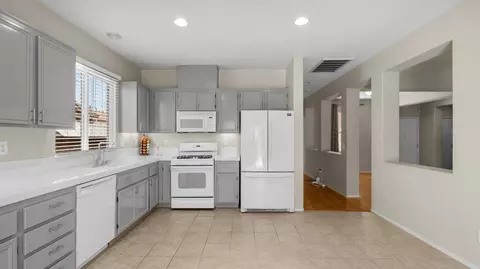 Kitchen - 37329 Robin Ln, Palmdale, CA 93550 photo 3 of 3