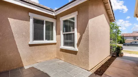 Exterior - 37329 Robin Ln, Palmdale, CA 93550 photo 9 of 10