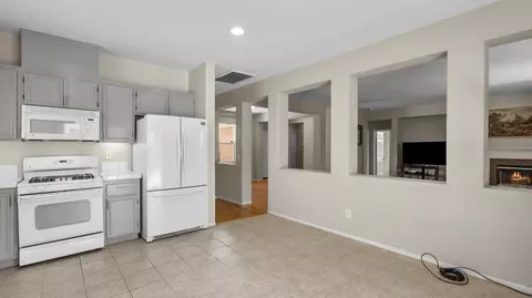 Kitchen - 37329 Robin Ln, Palmdale, CA 93550 photo 2 of 3