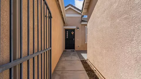 Exterior - 37329 Robin Ln, Palmdale, CA 93550 photo 10 of 10