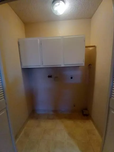 Kitchen - 45038 Lorimer Ave, Lancaster, CA 93534 photo 6 of 6