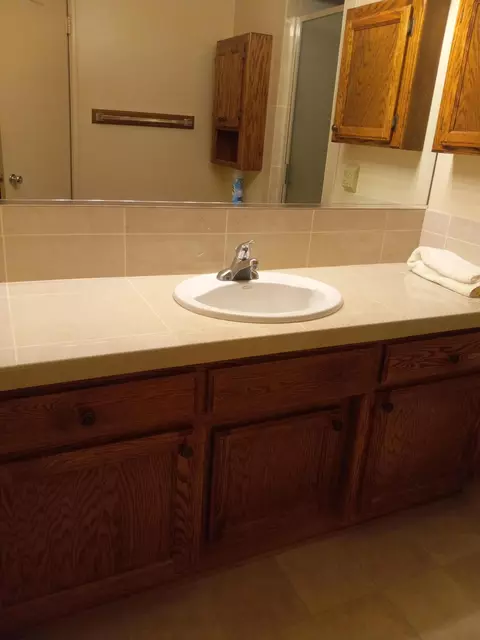 Bath - 45038 Lorimer Ave, Lancaster, CA 93534 photo 5 of 7