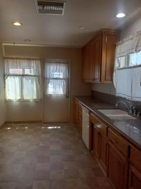 Kitchen - 45038 Lorimer Ave, Lancaster, CA 93534 photo 1 of 6