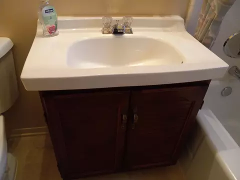 Bath - 45038 Lorimer Ave, Lancaster, CA 93534 photo 2 of 7
