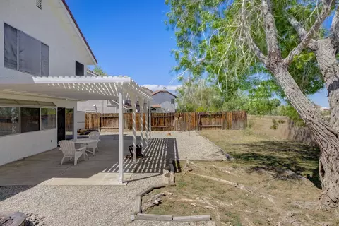 Exterior - 39726 Dover Dr, Palmdale, CA 93551 photo 8 of 10