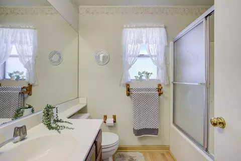 Bath - 39726 Dover Dr, Palmdale, CA 93551 photo 1 of 5
