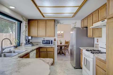 Kitchen - 39726 Dover Dr, Palmdale, CA 93551 photo 2 of 2