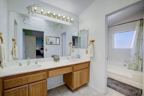 Bath - 39726 Dover Dr, Palmdale, CA 93551 photo 3 of 5
