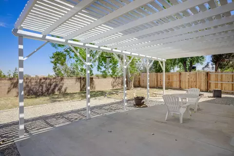 Exterior - 39726 Dover Dr, Palmdale, CA 93551 photo 7 of 10