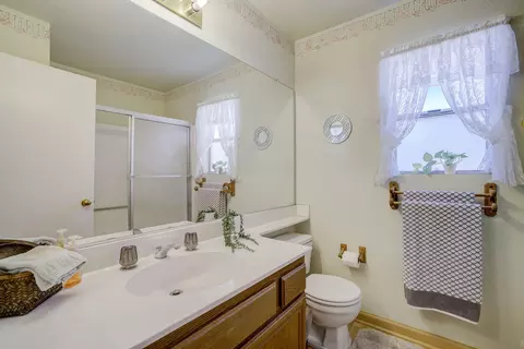 Bath - 39726 Dover Dr, Palmdale, CA 93551 photo 4 of 5