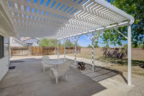 Exterior - 39726 Dover Dr, Palmdale, CA 93551 photo 6 of 10