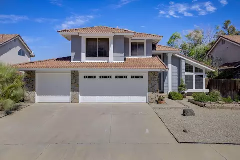 Exterior - 39726 Dover Dr, Palmdale, CA 93551 photo 4 of 10
