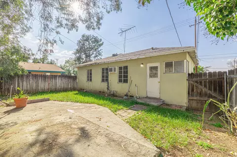 Exterior - 168 Highland Ave E, Redlands, CA 92374 photo 10 of 24