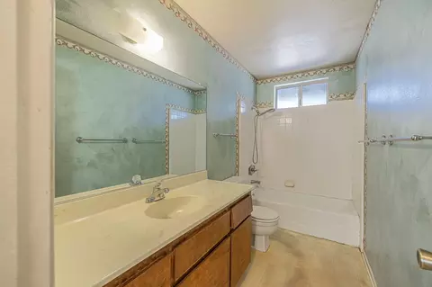 Bath - 168 Highland Ave E, Redlands, CA 92374 photo 3 of 3