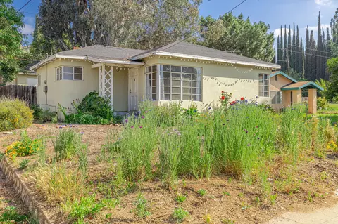 Exterior - 168 Highland Ave E, Redlands, CA 92374 photo 2 of 24