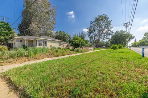 Exterior - 168 Highland Ave E, Redlands, CA 92374 photo 4 of 24