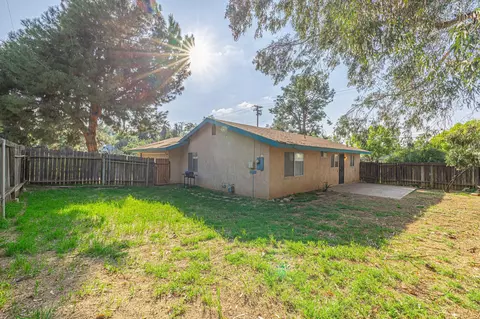 Exterior - 168 Highland Ave E, Redlands, CA 92374 photo 19 of 24