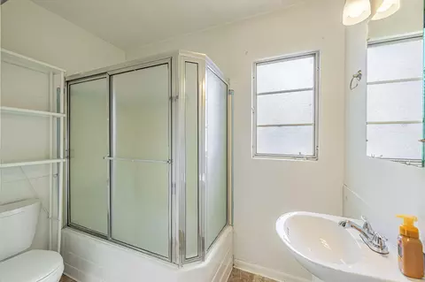 Bath - 168 Highland Ave E, Redlands, CA 92374 photo 1 of 3