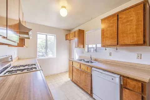 Kitchen - 168 Highland Ave E, Redlands, CA 92374 photo 5 of 6