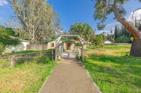 Exterior - 168 Highland Ave E, Redlands, CA 92374 photo 13 of 24