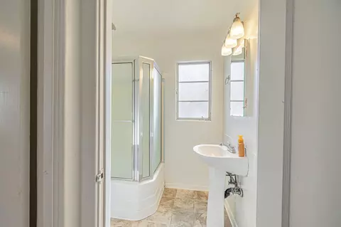 Bath - 168 Highland Ave E, Redlands, CA 92374 photo 2 of 3