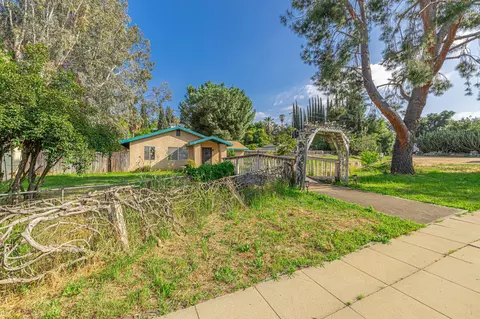 Exterior - 168 Highland Ave E, Redlands, CA 92374 photo 12 of 24