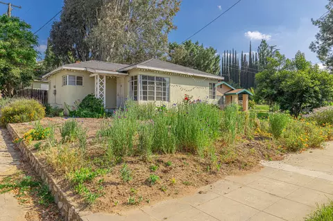 168 Highland Ave E, Redlands, CA 92374