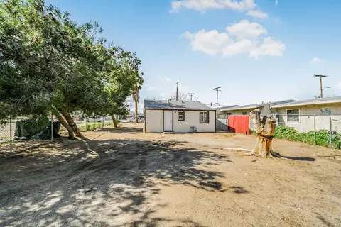 Exterior - 38540 9th St E, Palmdale, CA 93550 photo 2 of 4