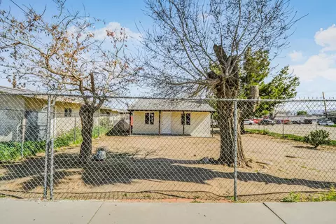 Exterior - 38540 9th St E, Palmdale, CA 93550 photo 4 of 4