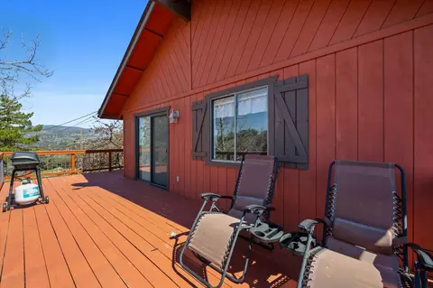 Exterior - 24270 Jacaranda Dr, Tehachapi, CA 93561 photo 9 of 18