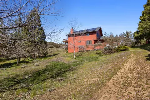 Exterior - 24270 Jacaranda Dr, Tehachapi, CA 93561 photo 16 of 18